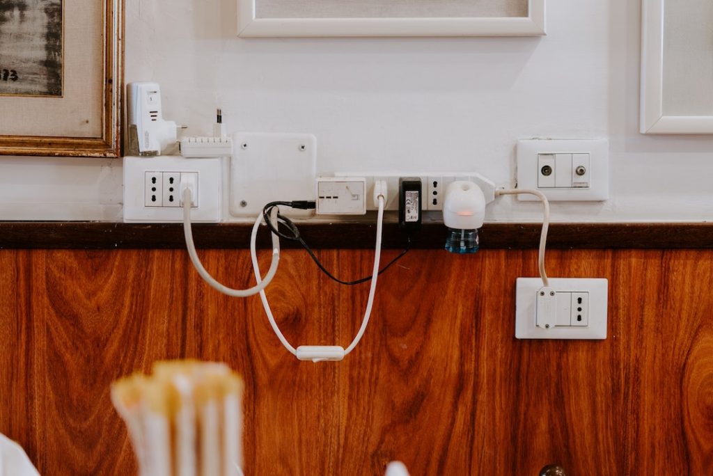 sockets-electric-claudio-schwarz-purzlbaum-qjX0QBtDXto-unsplash