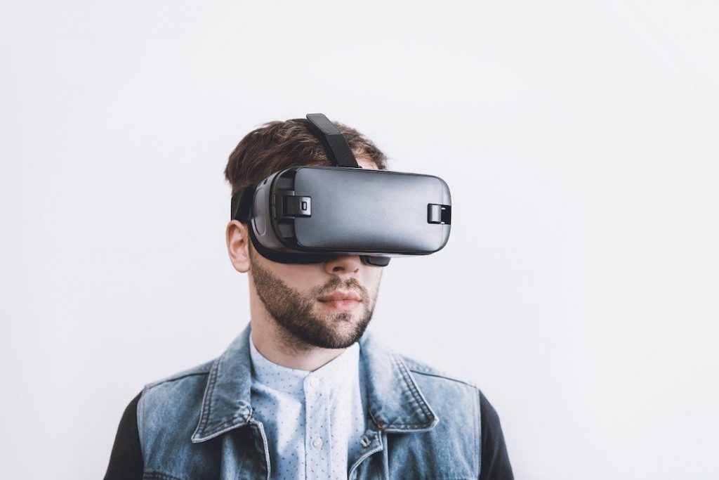 vr-virtual-reality-3460451_1280