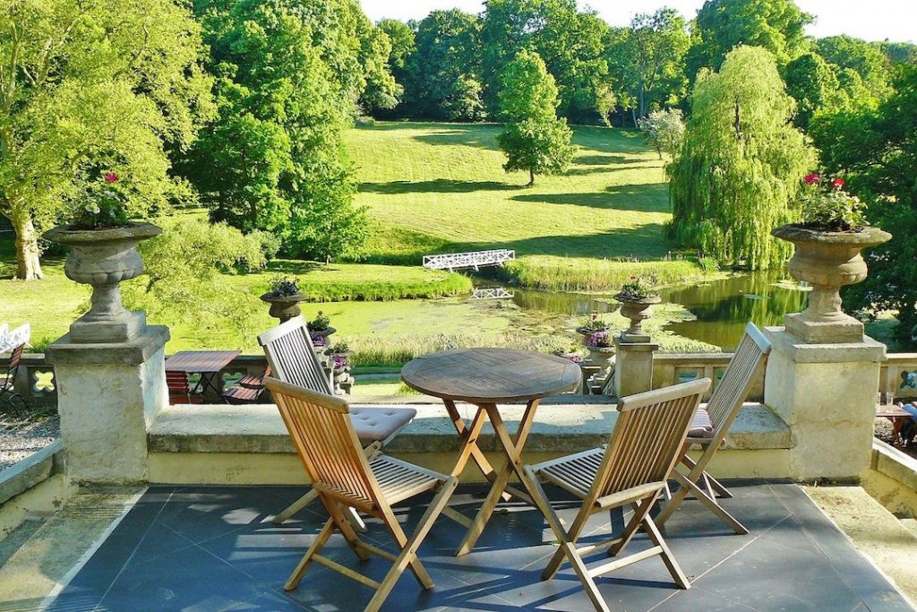 patio-castle-park-806854_1280