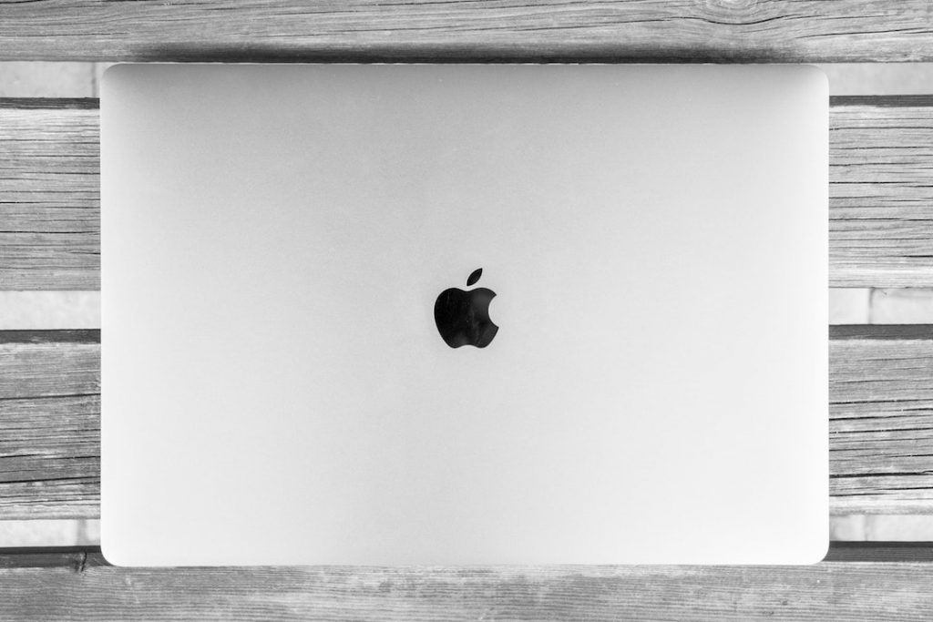 macbook-pexels-pixabay-434346