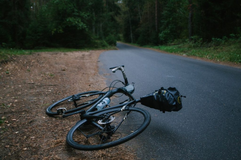 bike-on-road-photo-1519082306299-724b7823ee8e