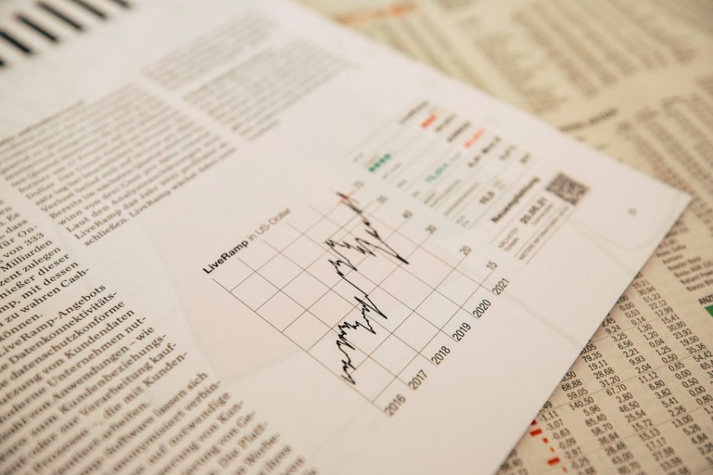 graph-trading-markus-spiske-XrIfY_4cK1w-unsplash