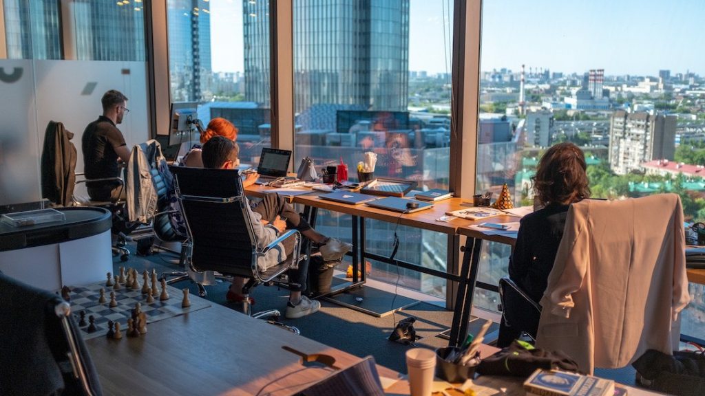 office-space-team-photo-1564069114553-7215e1ff1890