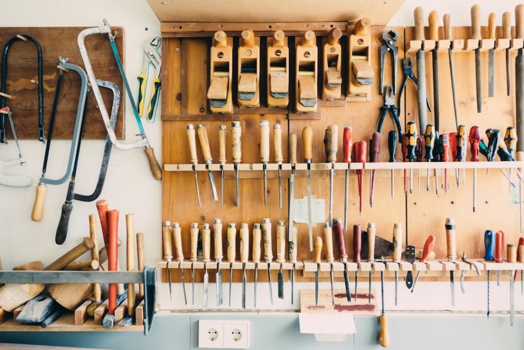 tools-workshop-barn-images-t5YUoHW6zRo-unsplash