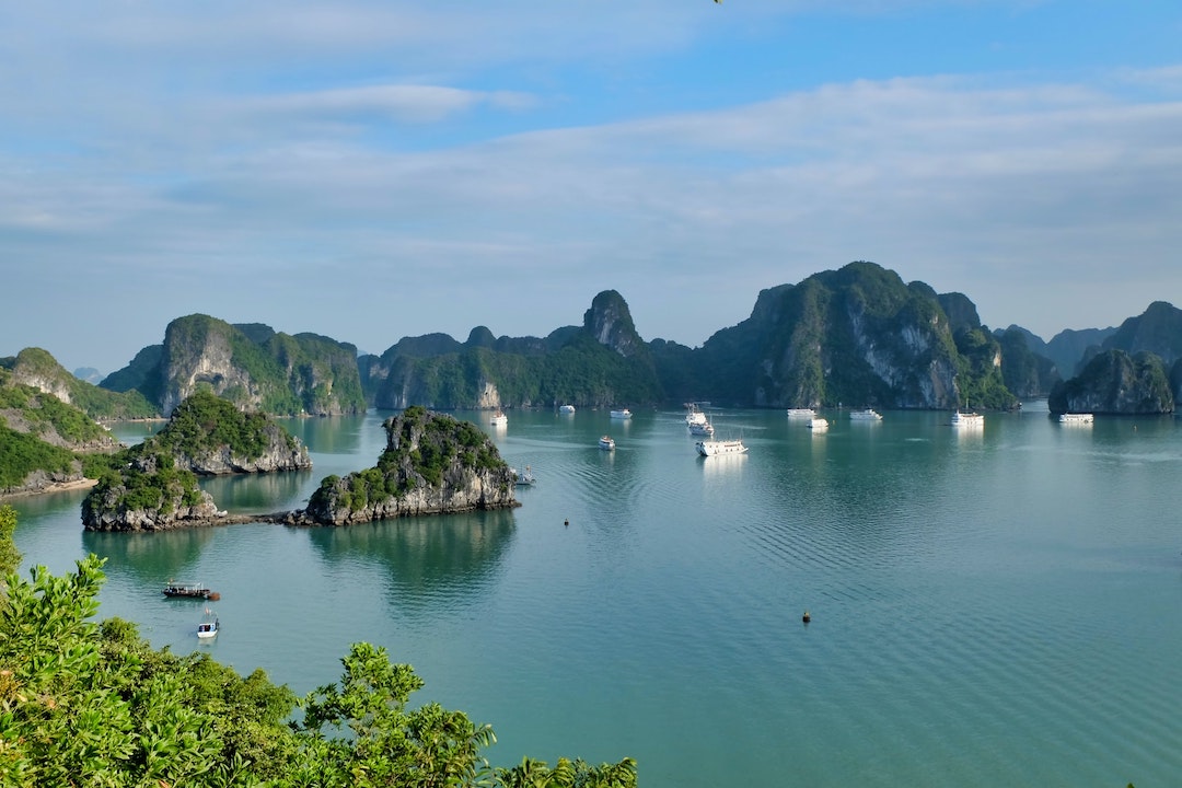 halong-bay-vietnam-digitalarbyter-maJ7hJBE654-unsplash
