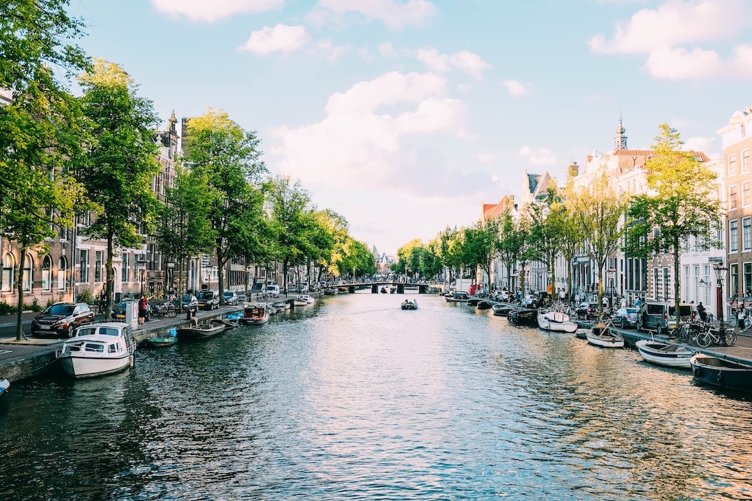 amsterdam-QRtym77B6xk-unsplash