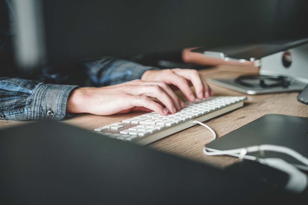 citiio-hand-keyboard-typing