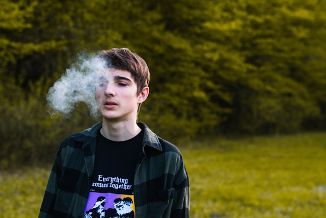 vaping-sebastian-radu-8jxofiodaxg-unsplash2