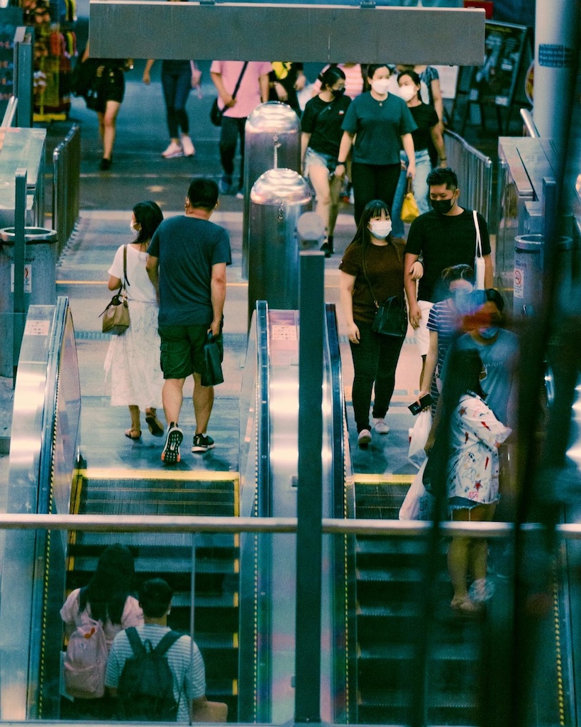 sg-escalators-pexels-jeffrey-marvin-forones-2843740-9752026